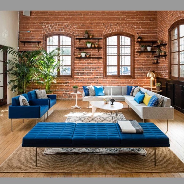 Noguchi Rudder Tisch und Tuxedo Sofa
